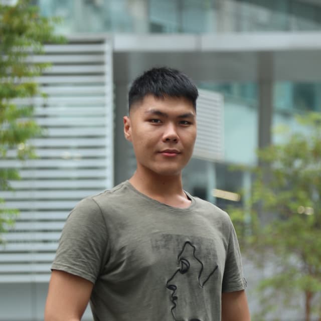 Lau Heng Yi's Headshot